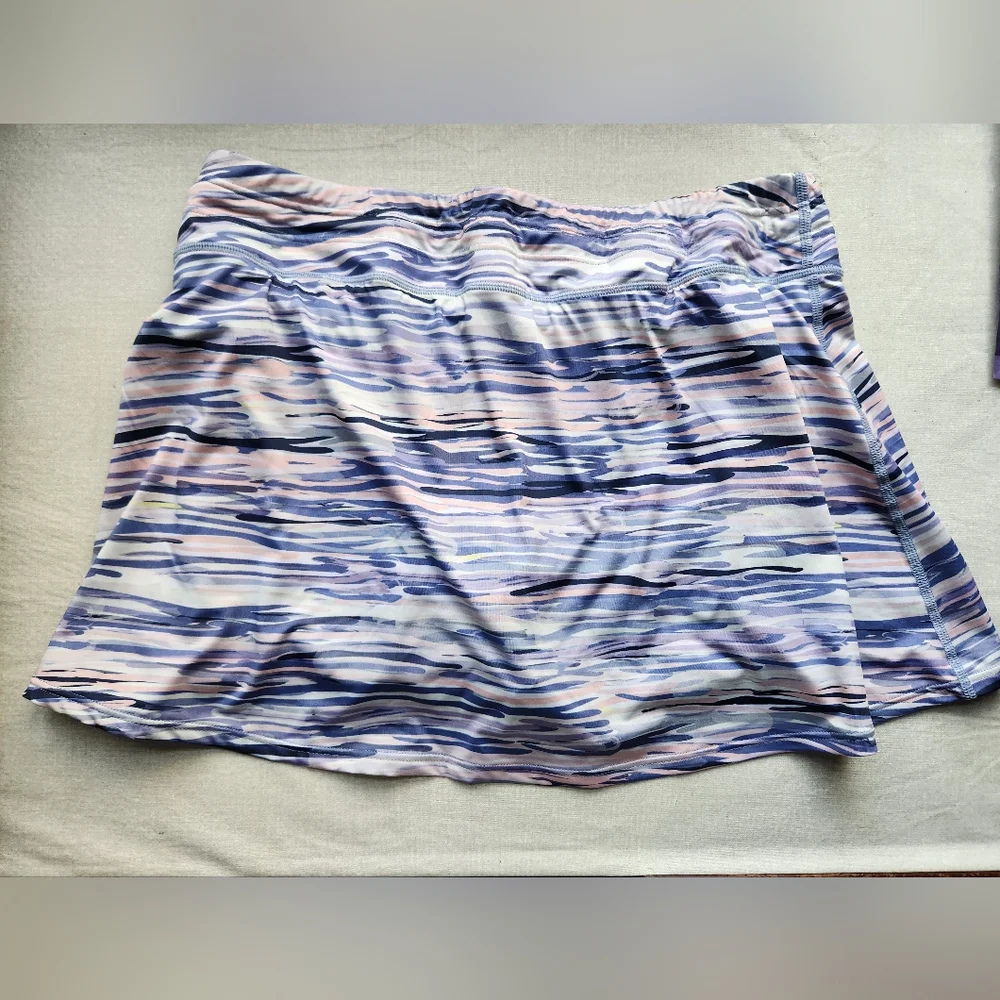 NWOT SkirtSports Lotta breeze - Picture 3 of 3